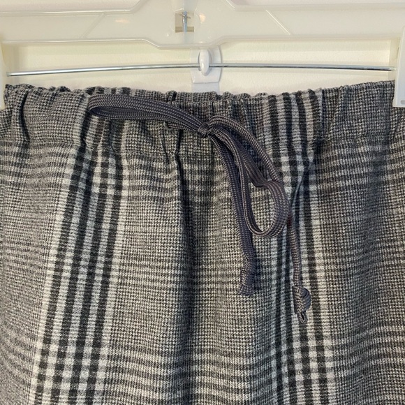 Aritzia Babaton grey plaid pull on mid rise cropped jimmy pants size large - Picture 3 of 8